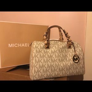 NEW MICHAEL KORS MONOGRAM